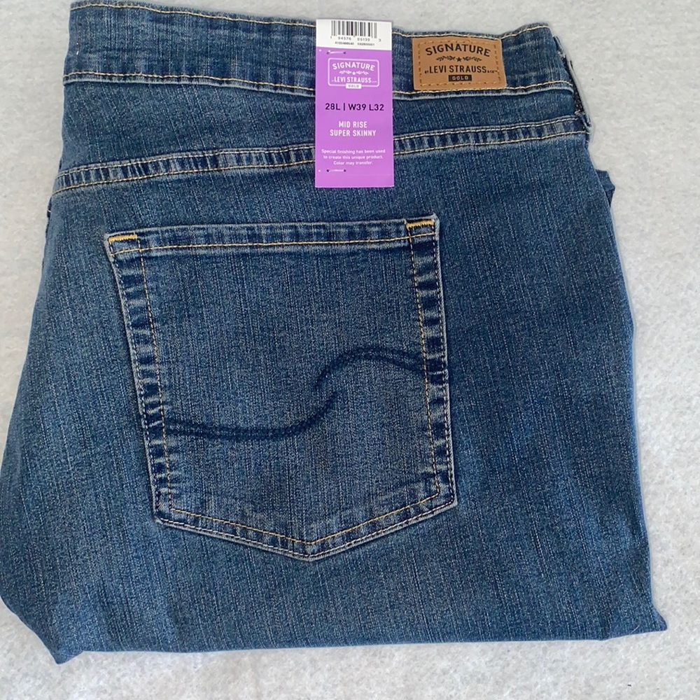 NWT plus size Levi’s - Picture 2 of 9